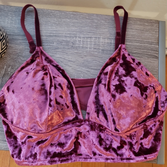 Xhilaration Other - 🔥 NWOT SEXY VELVET BRALETT 🔥